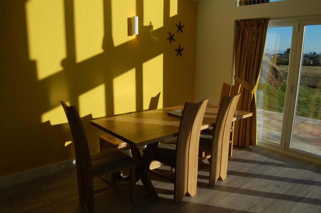 Beautiful, Modern Villa 5 Mins Walk From The Stunning Bay At Trearddur Holyhead Exterior foto