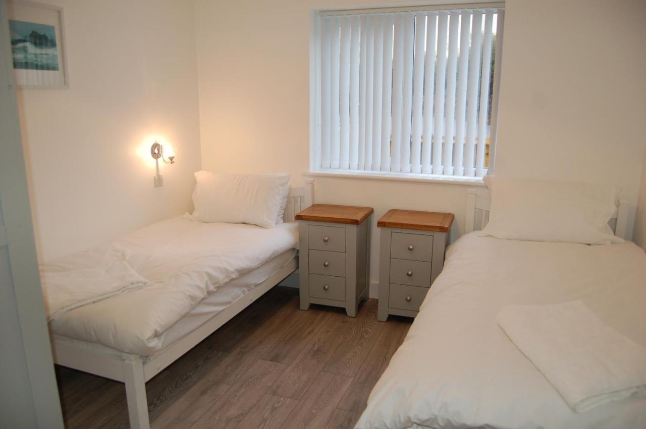 Beautiful, Modern Villa 5 Mins Walk From The Stunning Bay At Trearddur Holyhead Exterior foto